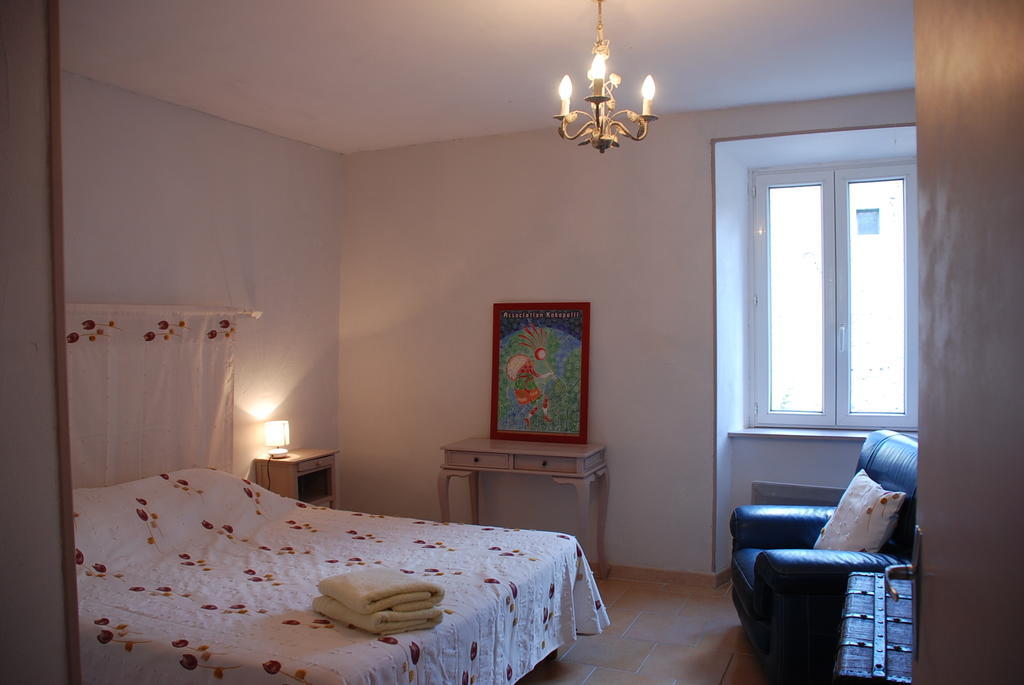 Les Jardins Du Mas Evesque Bed and Breakfast Rousson  Εξωτερικό φωτογραφία