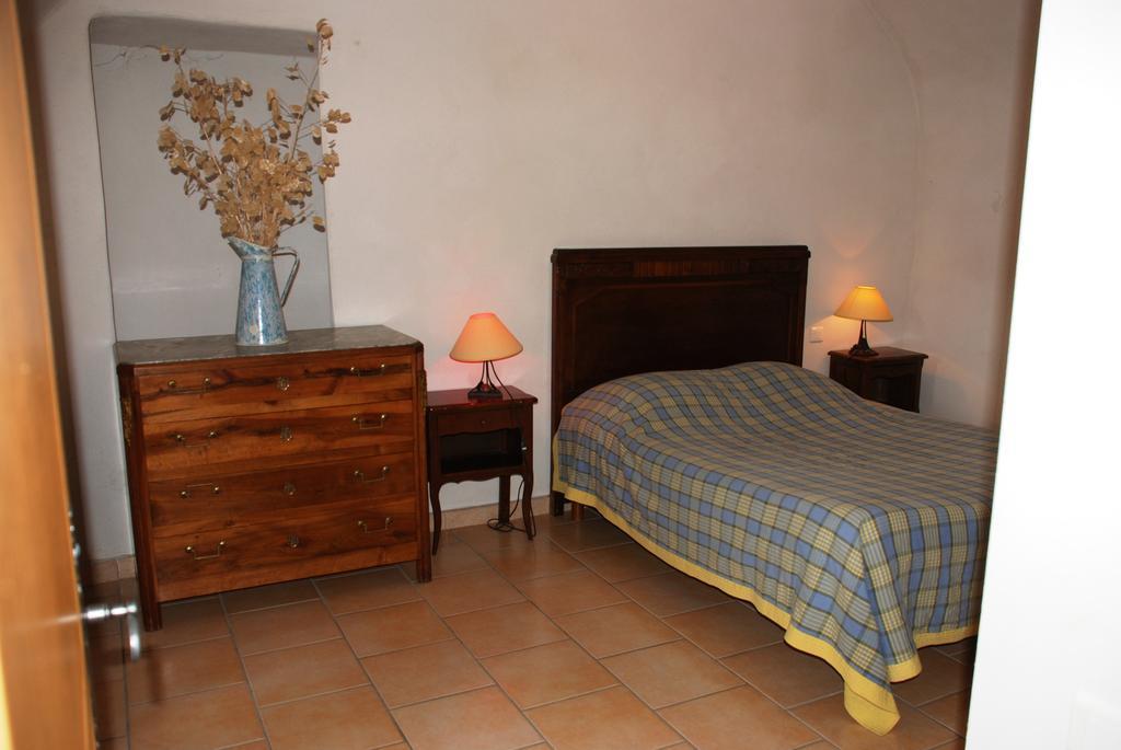 Les Jardins Du Mas Evesque Bed and Breakfast Rousson  Δωμάτιο φωτογραφία