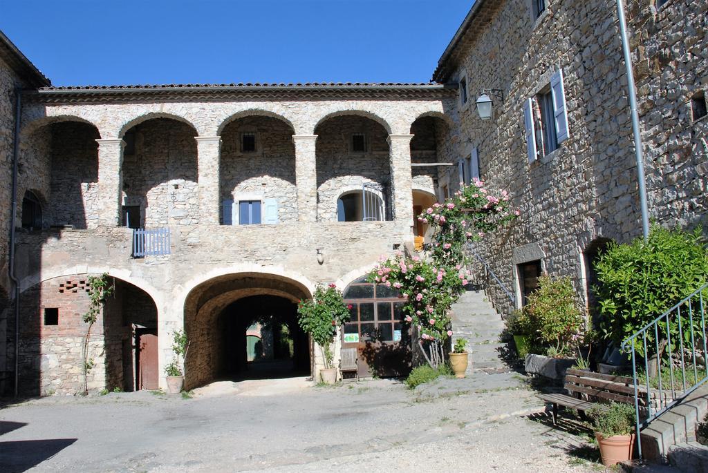 Les Jardins Du Mas Evesque Bed and Breakfast Rousson  Εξωτερικό φωτογραφία