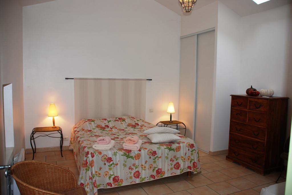 Les Jardins Du Mas Evesque Bed and Breakfast Rousson  Δωμάτιο φωτογραφία