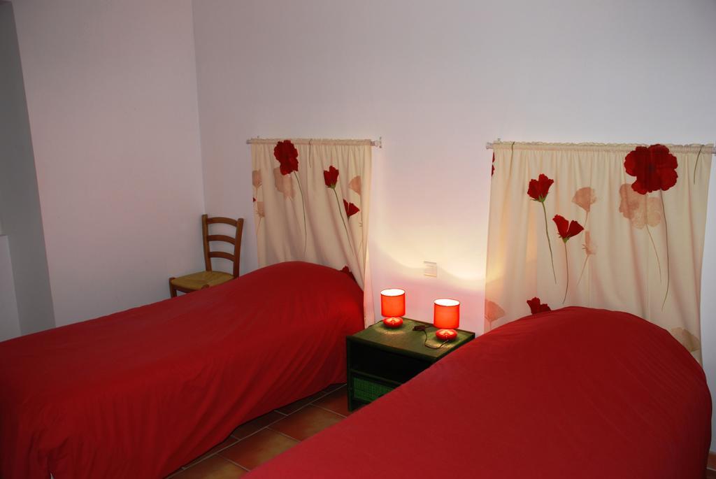Les Jardins Du Mas Evesque Bed and Breakfast Rousson  Δωμάτιο φωτογραφία
